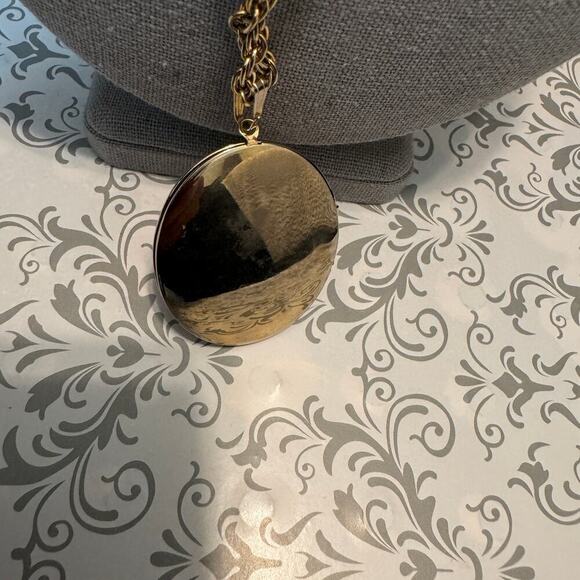 Locket by Sarah Coventry Vintage Goldtone Chain on Pendant With Hang Tag - Picture 5 of 8